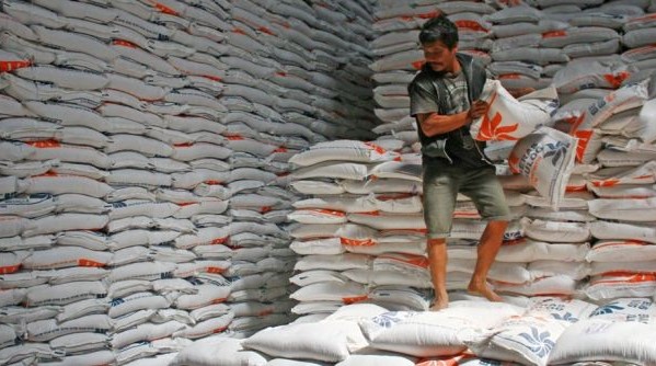 SUMBAR PUNYA BERAS CADANGAN BANTU KORBAN BANJIR DAN LONGSOR